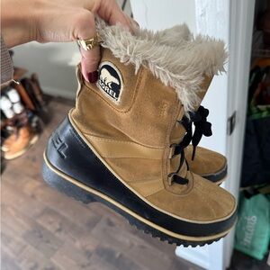 Women's sorel boots size 8